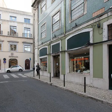 White Tiles In Center Lisbona